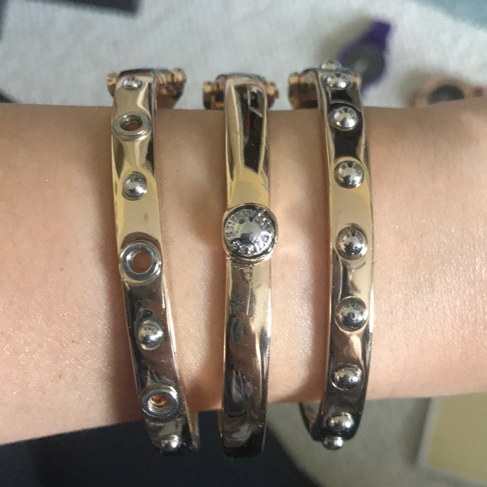 Guess bangle bracelet set with grommets